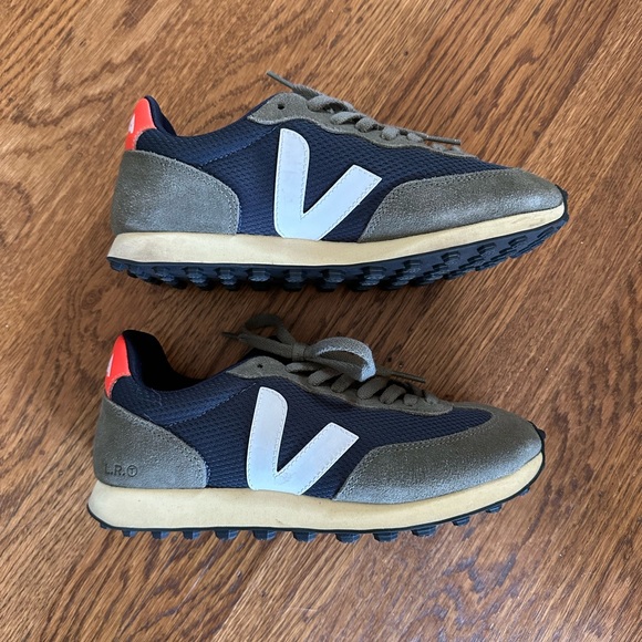 Veja Shoes - Veja Rio Branco Size 8. Navy/green/orange.